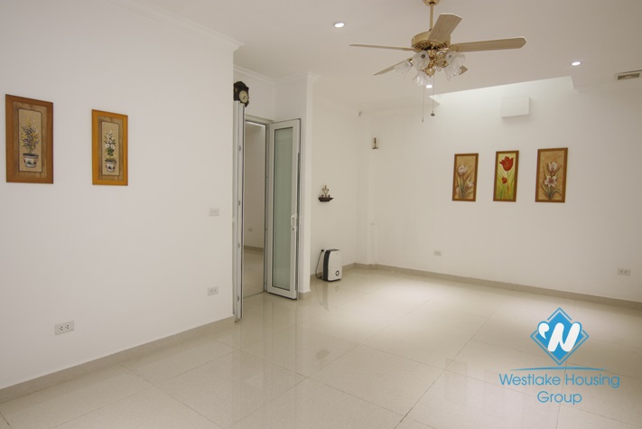 Hanoi furnished 4 bedrooms villa for let in Vinhomes Riverside with river view